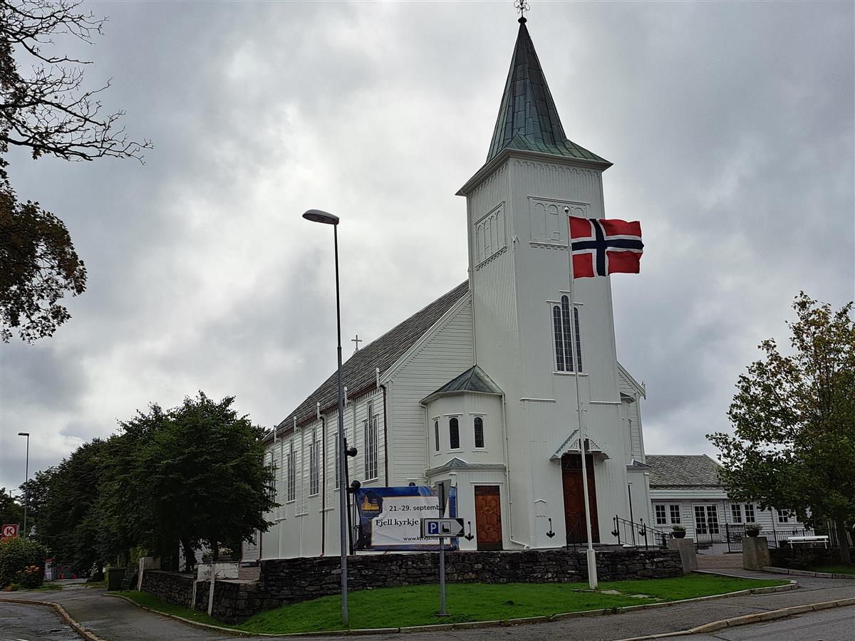 Fjell kyrkje (20. august) - Klikk for stort bilete