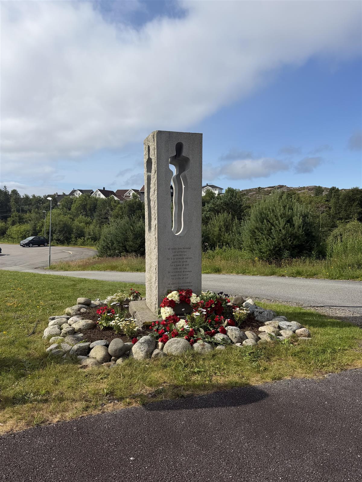 Minnestøtta - Klikk for stort bilete