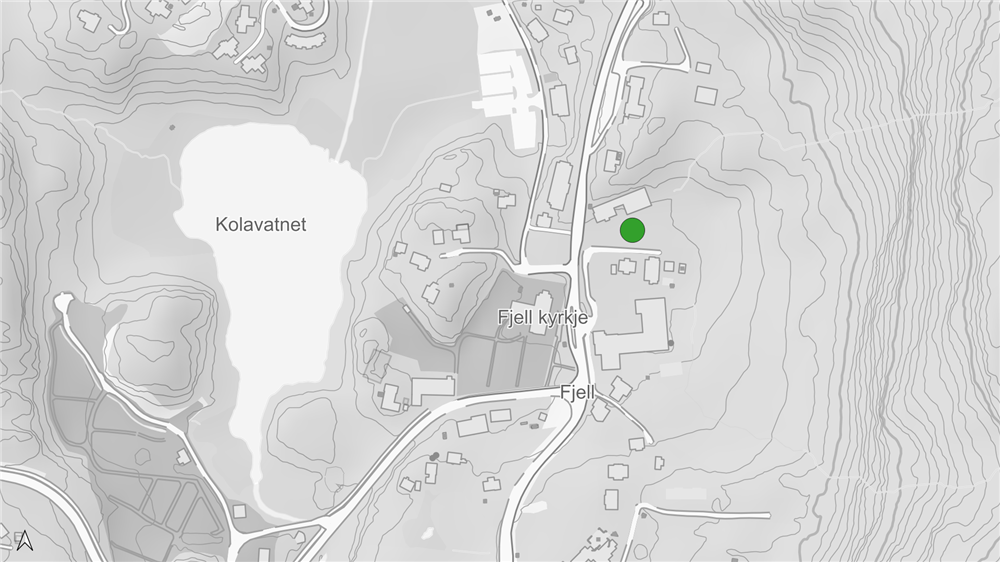 Innfartsparkering ved Fjell sentrum (v/ Fjell skule vis a vis Fjell kyrkje), innkøyring v/ Rema 1000 - Klikk for stort bilete