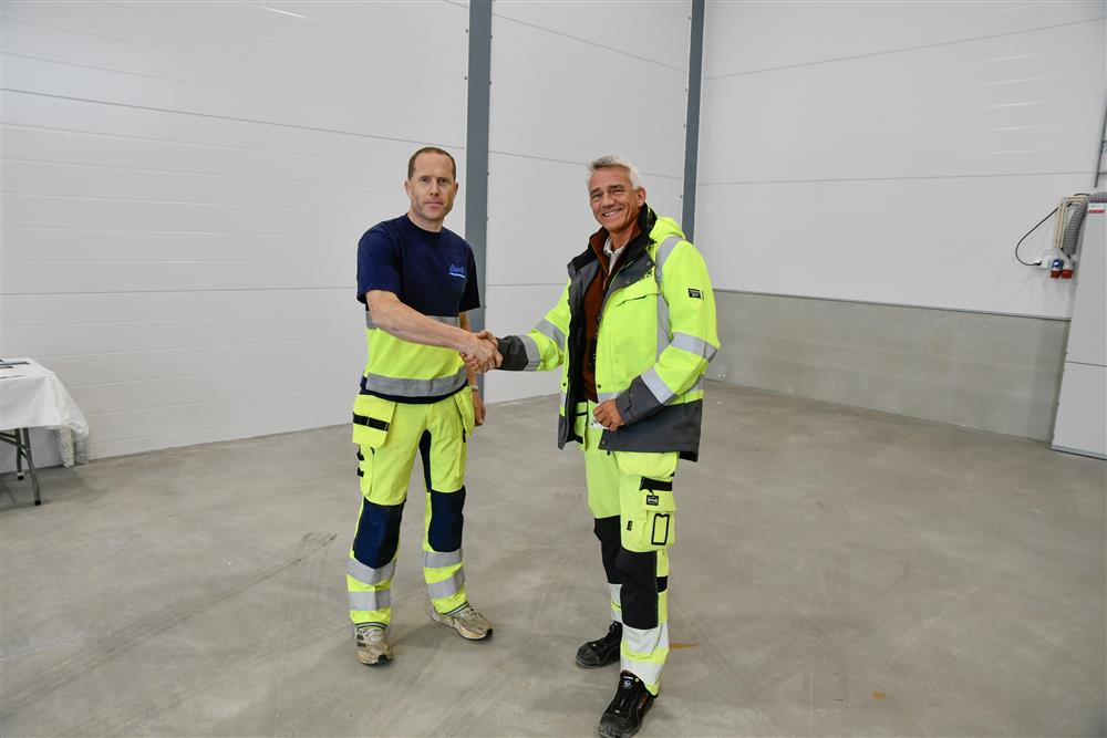 Christian Smøraas, anleggsleiar hjå Byggmester Markhus og Helge Haugland, byggeleiar Sweco - Klikk for stort bilete